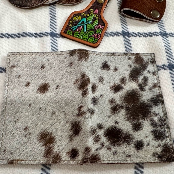 Cowhide Leather Accessory Set - Picture 3 of 3